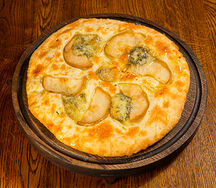 Хачапури с голубым сыром и грушей