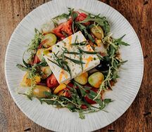 Салат греческий с солёным сыром брынза