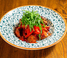 Теплый салат с жареной печенью цыпленка