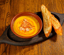 Крем-суп из чечевицы с курицей и страчателлой