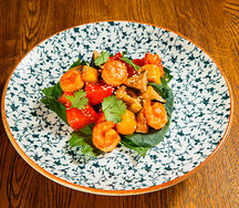 Салат с креветками и жареными баклажанами