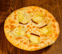 Хачапури с копченым сыром сулугуни