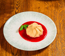 Десерт из сырного мусса и груши