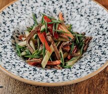 Салат с отварной говядиной