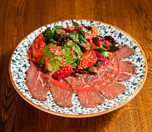 Салат с ростбифом