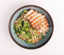 Вок рис с цыпленком и кивпи майо