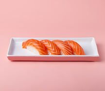 Суши с лососем