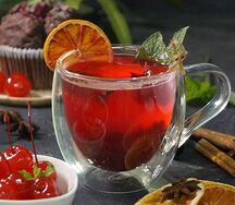 Чай вишневый с шоколадным сиропом