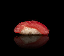 Суши с тунцом