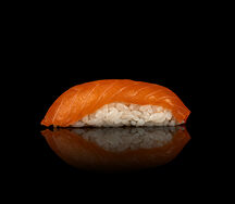 Суши с лососем