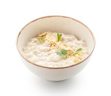 Каша рисовая с арахисовой халвой на кокосовом молоке