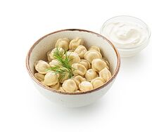 Мини-пельмени с говядиной, сливочным маслом и сметаной