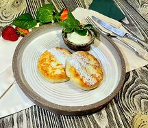 Сырники со сметаной