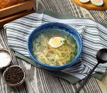 Куриный бульон с яйцом