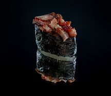 Гункан с сыром и угрем