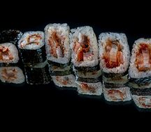 Маки с угрем