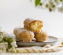 Эклер с заварным кремом
