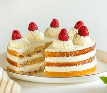Молочная девочка с малиной