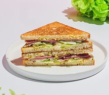 Сэндвич с копченой кониной