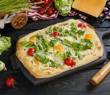 Римская пицца Цезарь с курицей 