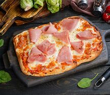 Римская пицца с ветчиной 