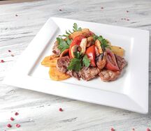 Свиная вырезка с овощами