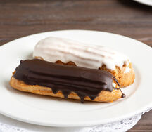 Эклер с белковым кремом