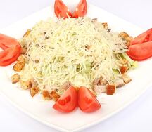 Салат Цезарь с курицей