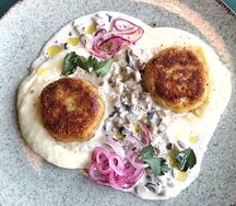 Щучьи котлеты с грибным соусом