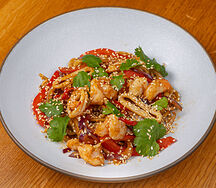 Жареная лапша с креветкой и кальмаром