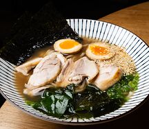 Куриный с водорослями вакамэ