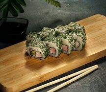 Ролл с беконом в укропе