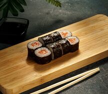 Маки с лососем