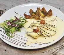 Язык говяжий под винно-горчичным соусом