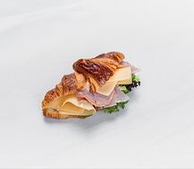 Круассан с ветчиной и сыром