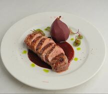 Утиная грудка с грушей