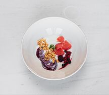 Ягодный боул с чиа и воздушной пшеницей