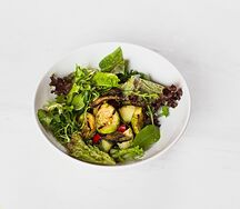 Зеленый салат с печеными овощами