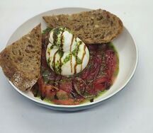 Домашняя буррата со свежими томатами