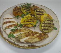 Куриная грудка су-вид с кукурузой и кабачком