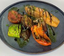 Стейк из семги с овощами гриль