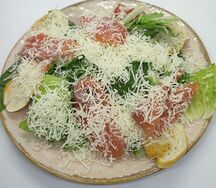 Цезарь с семгой