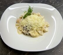 Фарфалле с курицей и грибами