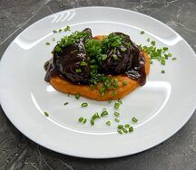 Телячьи щечки с пюре из батата