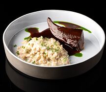 Томленый язык с ризотто из перловки и соусом демиглас