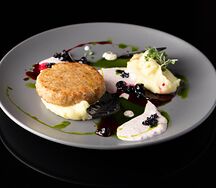 Котлета из трех видов рыб с трюфельным пюре и икрой палтуса