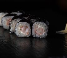 Маки с креветками и сливочным сыром