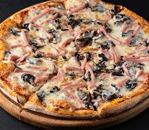 Пицца с ветчиной и грибами