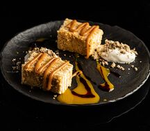 Медовик с соленой карамелью