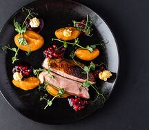 Утиная грудка с соусом из брусники и тыквенным кремом